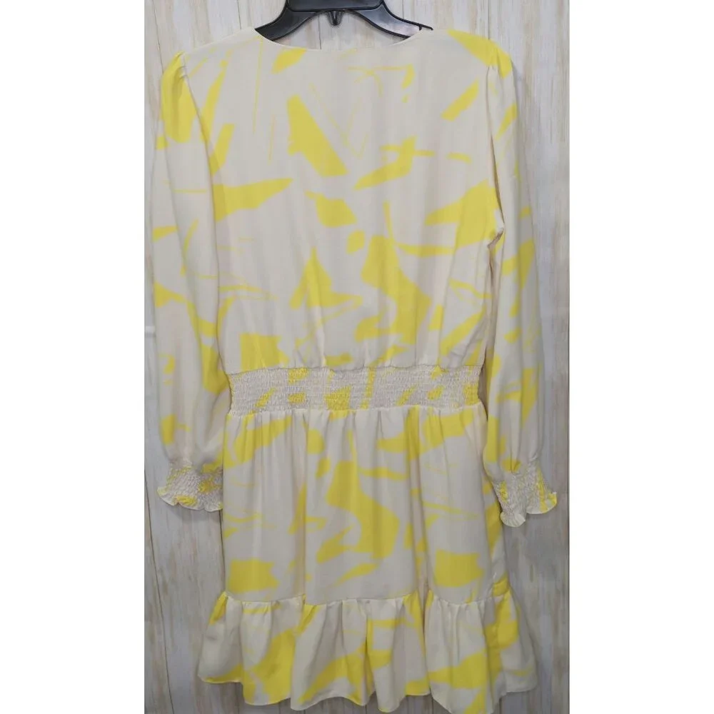Vince Camuto Women's Yellow/White Abstract Print Smocked Ruffled Dress Size PM - Picture 8 of 12